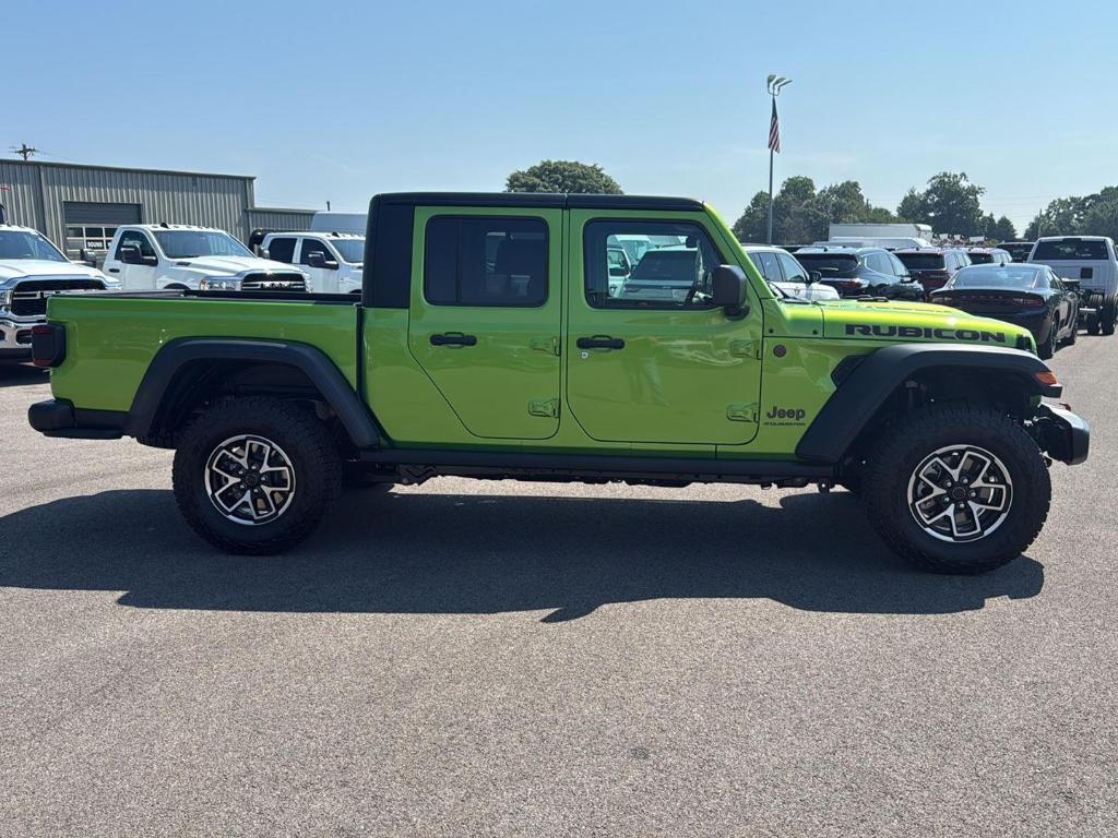 new 2025 Jeep Gladiator car, priced at $49,178