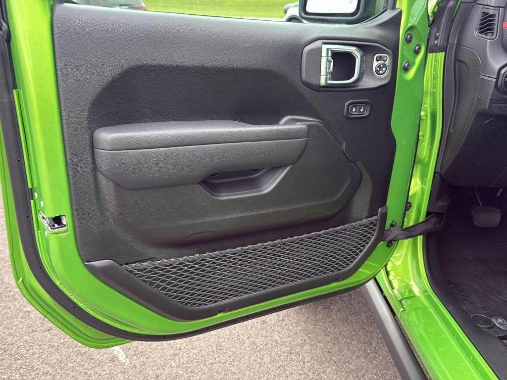 new 2025 Jeep Gladiator car, priced at $49,178