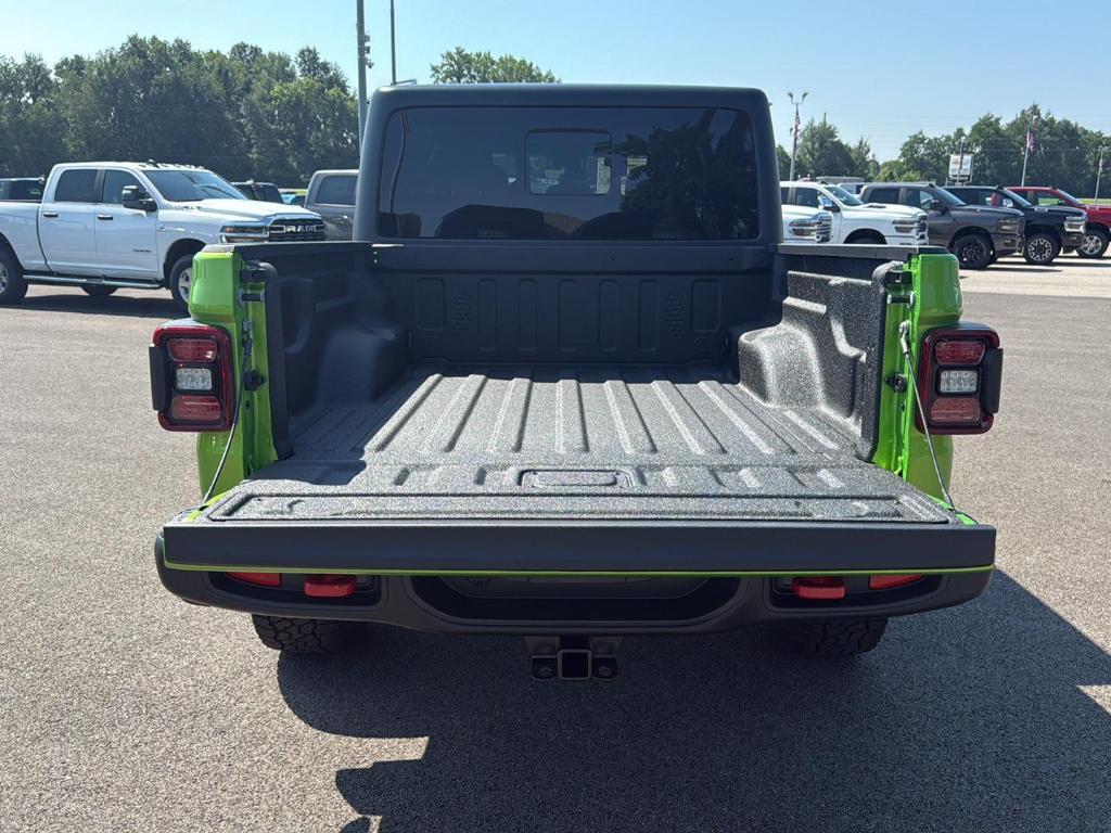 new 2025 Jeep Gladiator car, priced at $49,178