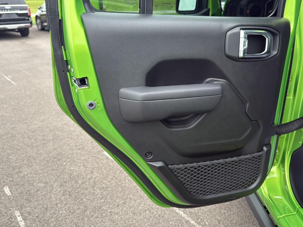 new 2025 Jeep Gladiator car, priced at $49,178