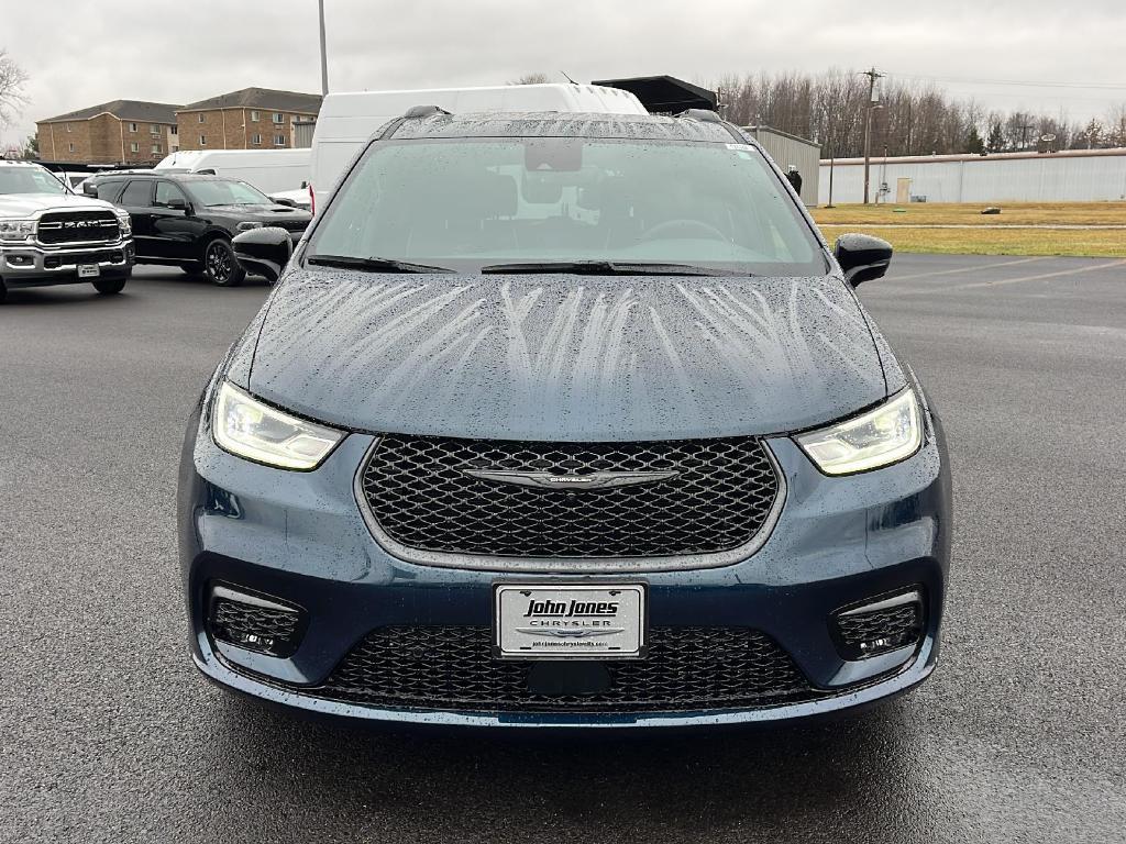 new 2025 Chrysler Pacifica Hybrid car, priced at $53,612