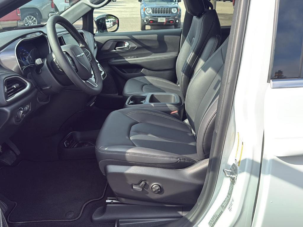 new 2026 Chrysler Pacifica car, priced at $42,960
