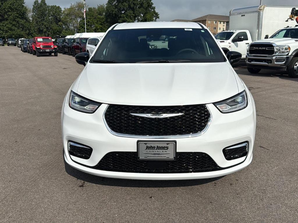 new 2026 Chrysler Pacifica car, priced at $42,960