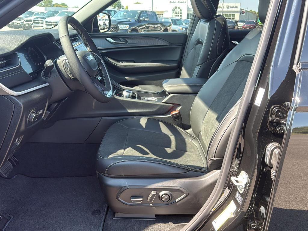 new 2025 Jeep Grand Cherokee L car, priced at $44,375