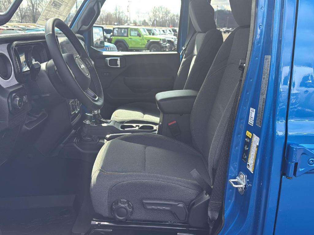 new 2025 Jeep Wrangler car, priced at $47,140