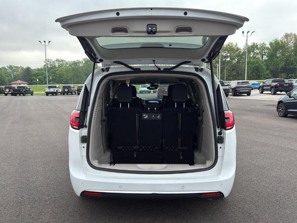 used 2021 Chrysler Pacifica Hybrid car, priced at $20,450