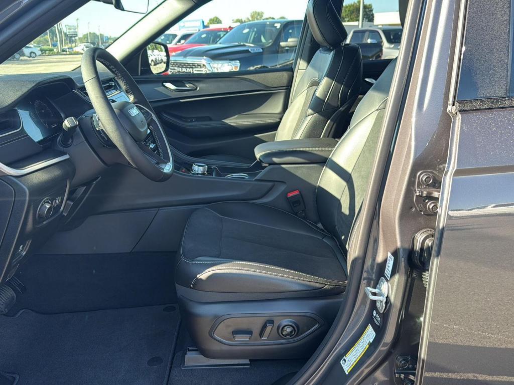new 2025 Jeep Grand Cherokee L car, priced at $44,375