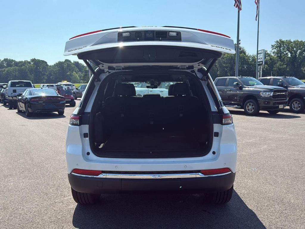 new 2025 Jeep Grand Cherokee car, priced at $45,000