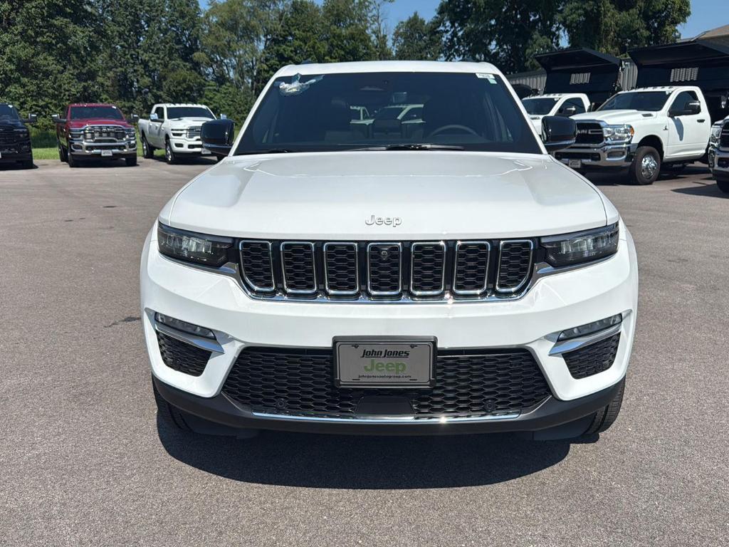 new 2025 Jeep Grand Cherokee car, priced at $45,000