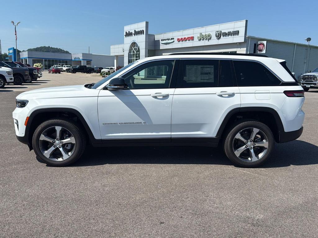 new 2025 Jeep Grand Cherokee car, priced at $45,000