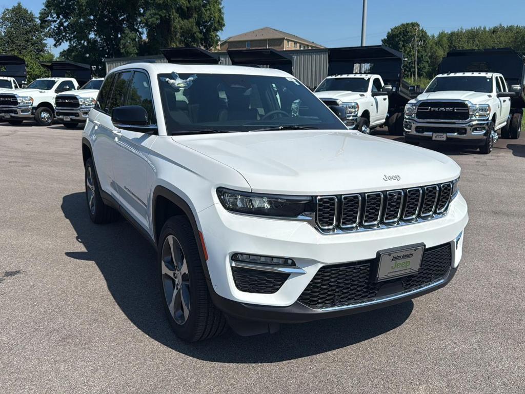 new 2025 Jeep Grand Cherokee car, priced at $45,000
