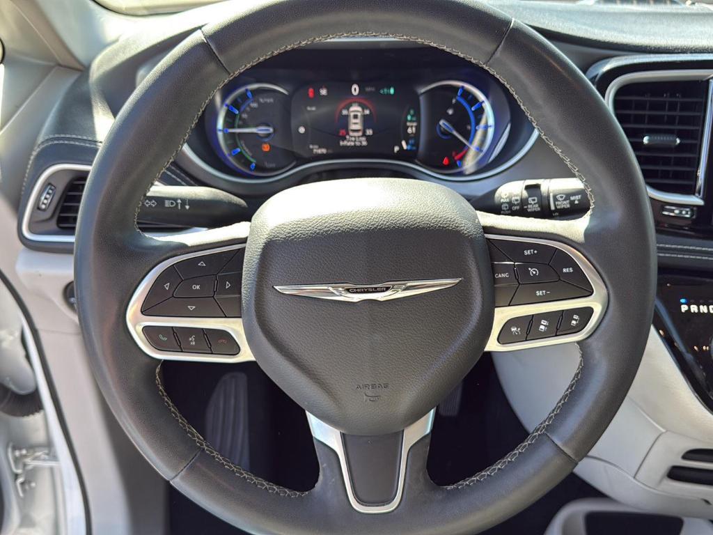 used 2022 Chrysler Pacifica Hybrid car, priced at $20,685