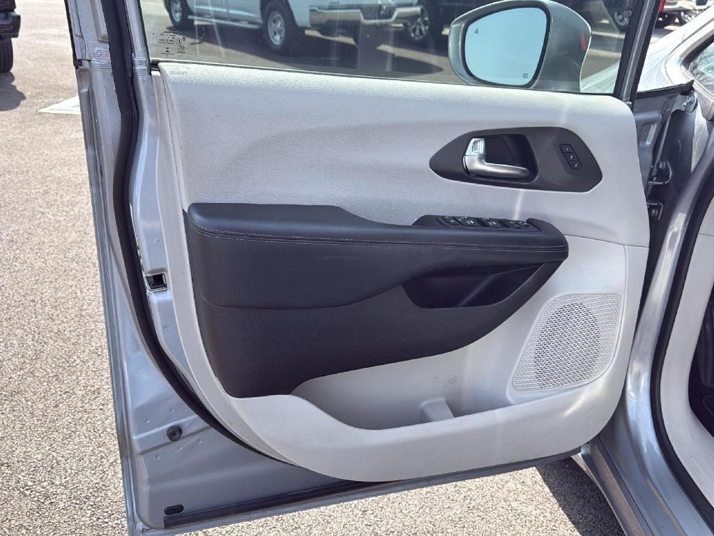 used 2020 Chrysler Pacifica car, priced at $16,500