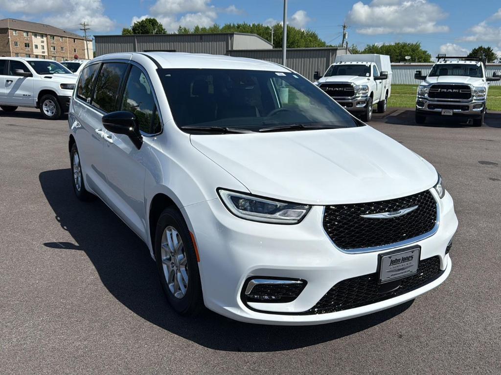 new 2025 Chrysler Pacifica car, priced at $41,597