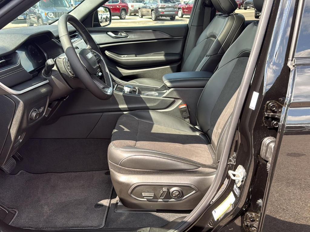 new 2025 Jeep Grand Cherokee L car, priced at $40,573