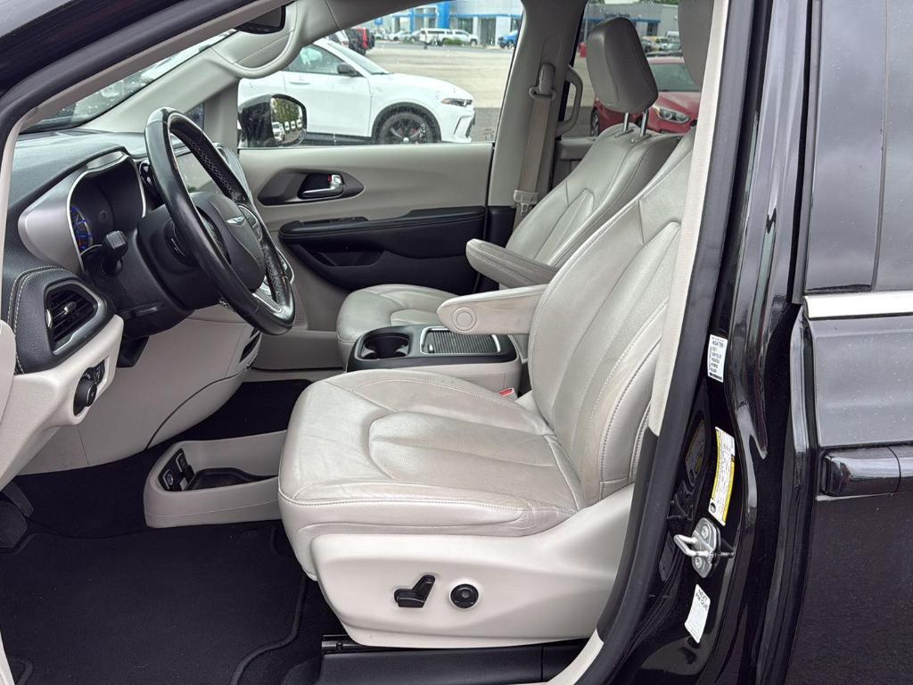 used 2021 Chrysler Pacifica Hybrid car, priced at $20,450