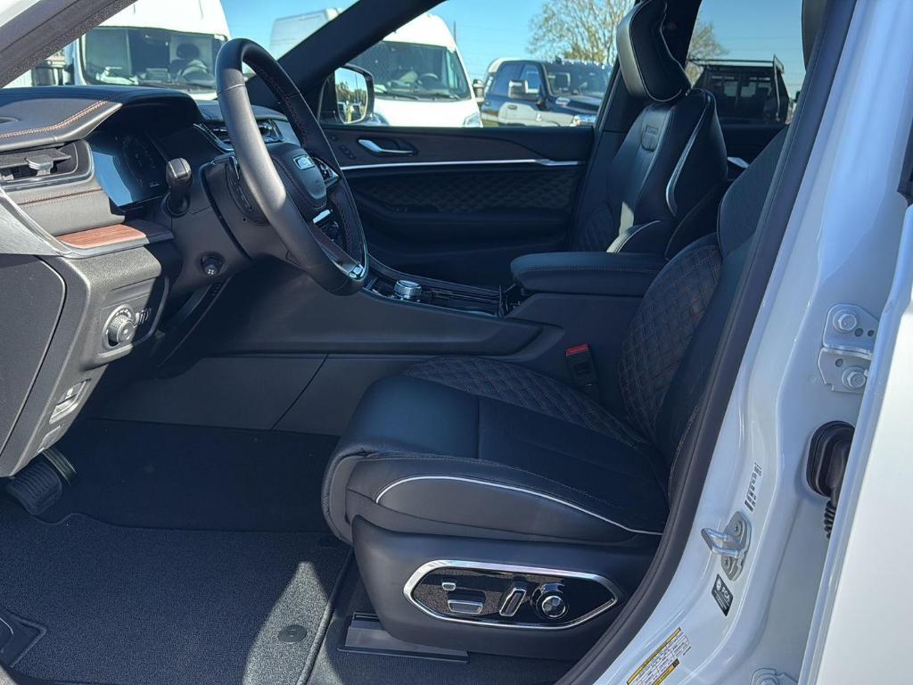 new 2025 Jeep Grand Cherokee L car, priced at $58,711