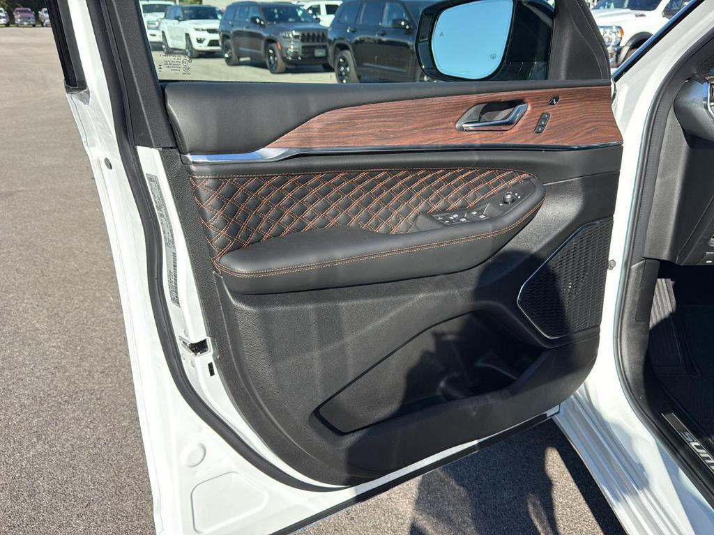 new 2025 Jeep Grand Cherokee L car, priced at $58,711