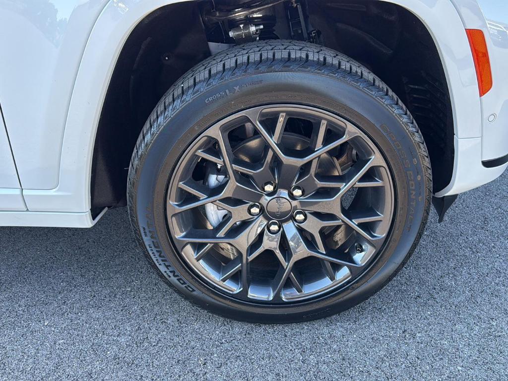 new 2025 Jeep Grand Cherokee L car, priced at $58,711