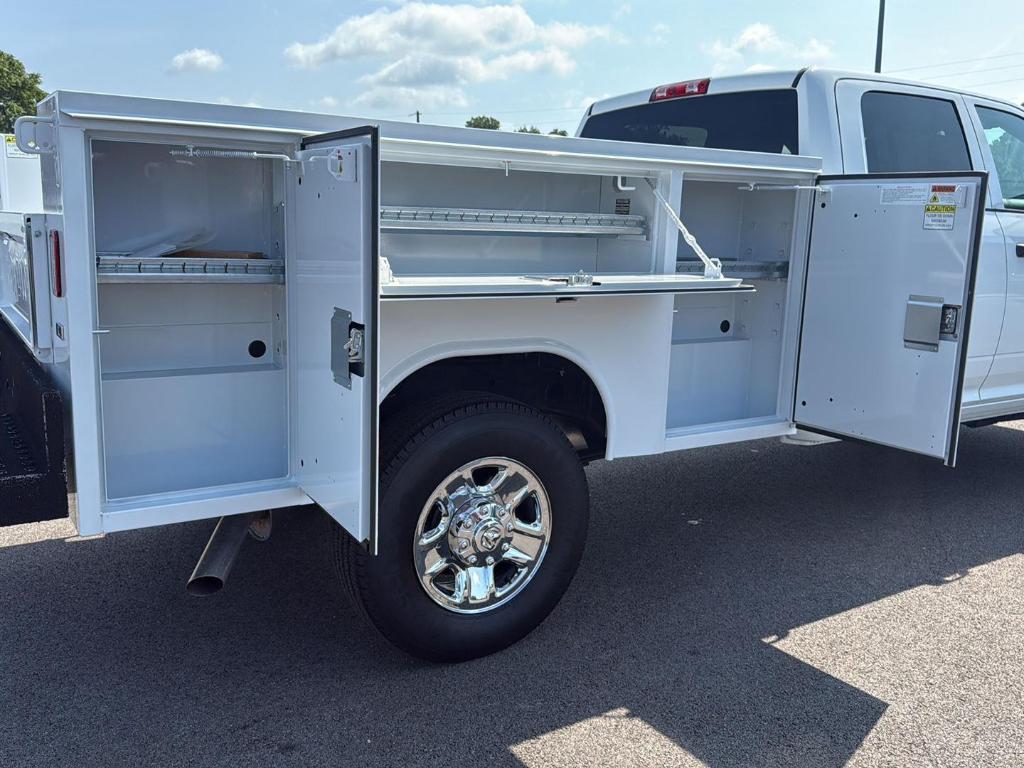 new 2024 Ram 3500 car, priced at $60,000