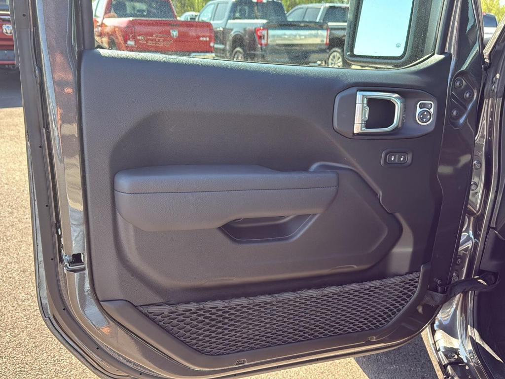 new 2025 Jeep Gladiator car, priced at $47,147