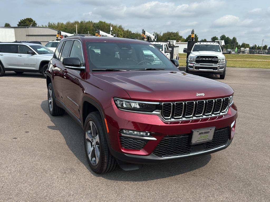 new 2025 Jeep Grand Cherokee car, priced at $45,370