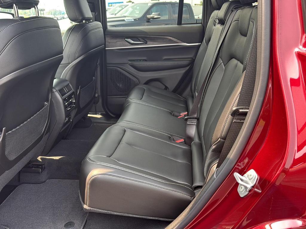new 2025 Jeep Grand Cherokee car, priced at $45,370