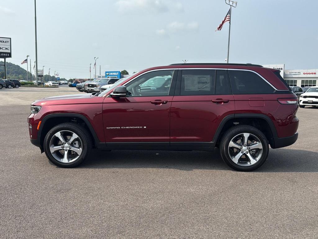 new 2025 Jeep Grand Cherokee car, priced at $45,370