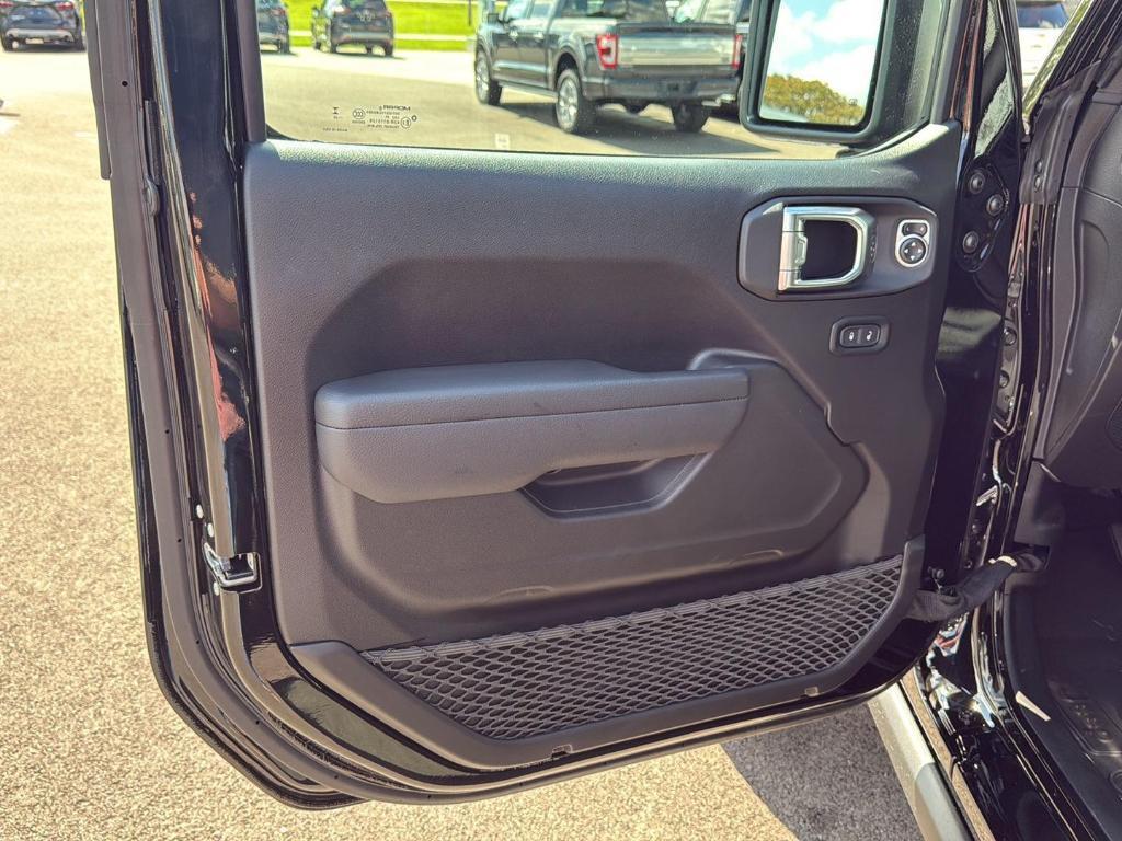 new 2025 Jeep Wrangler car, priced at $50,424
