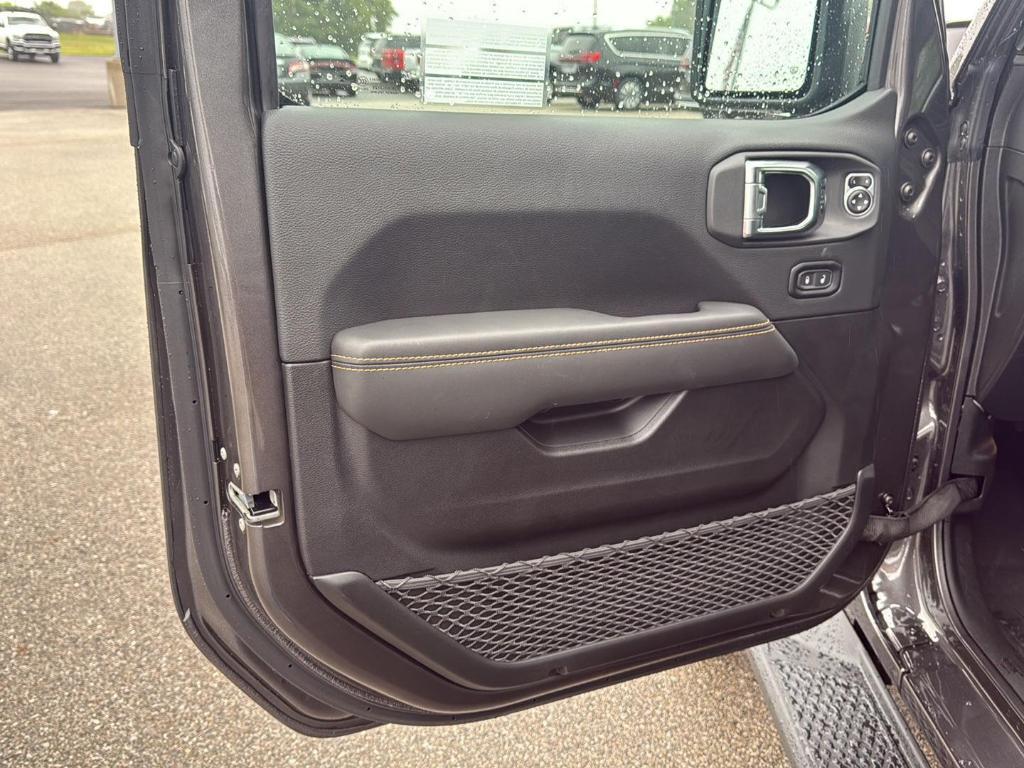 new 2025 Jeep Gladiator car, priced at $46,795