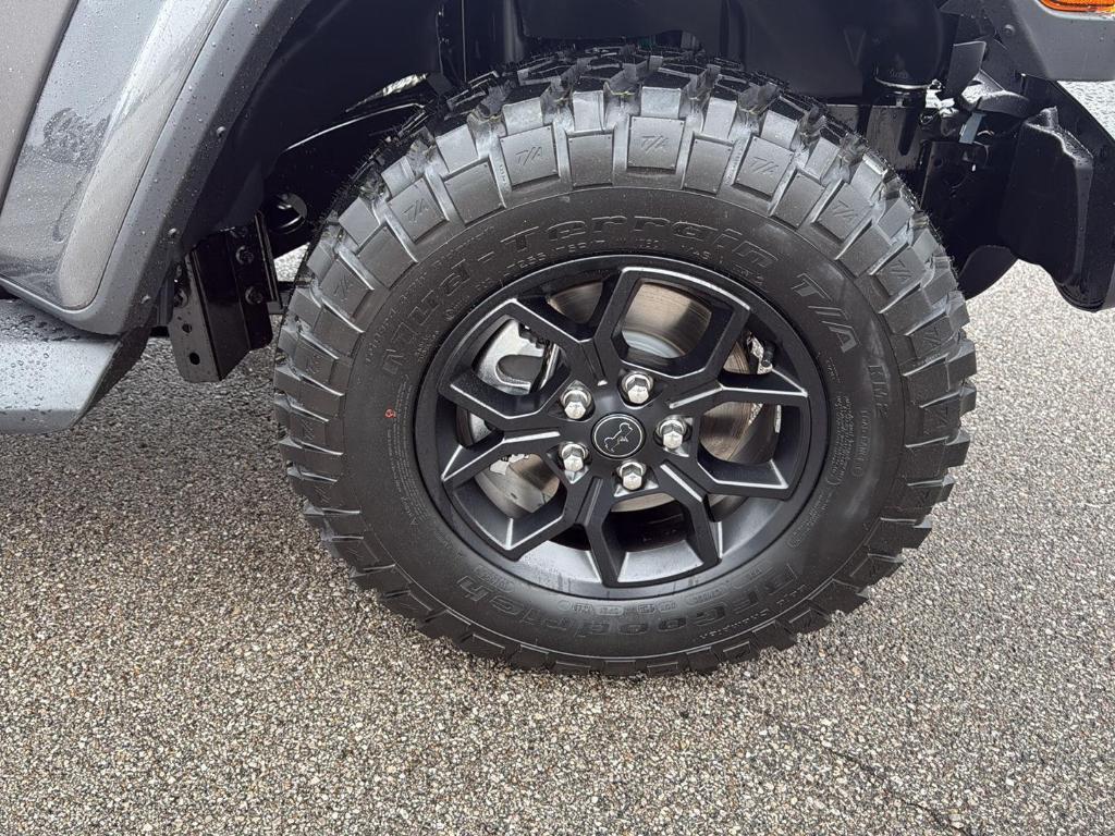 new 2025 Jeep Gladiator car, priced at $46,795