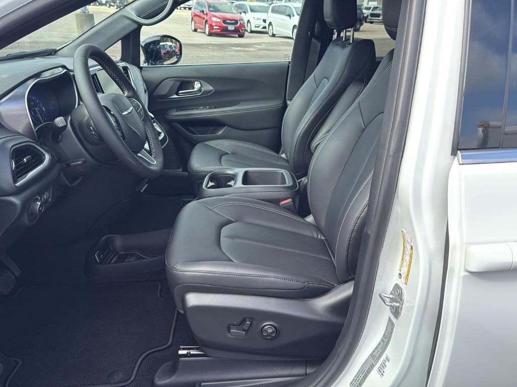 new 2026 Chrysler Pacifica car, priced at $44,935