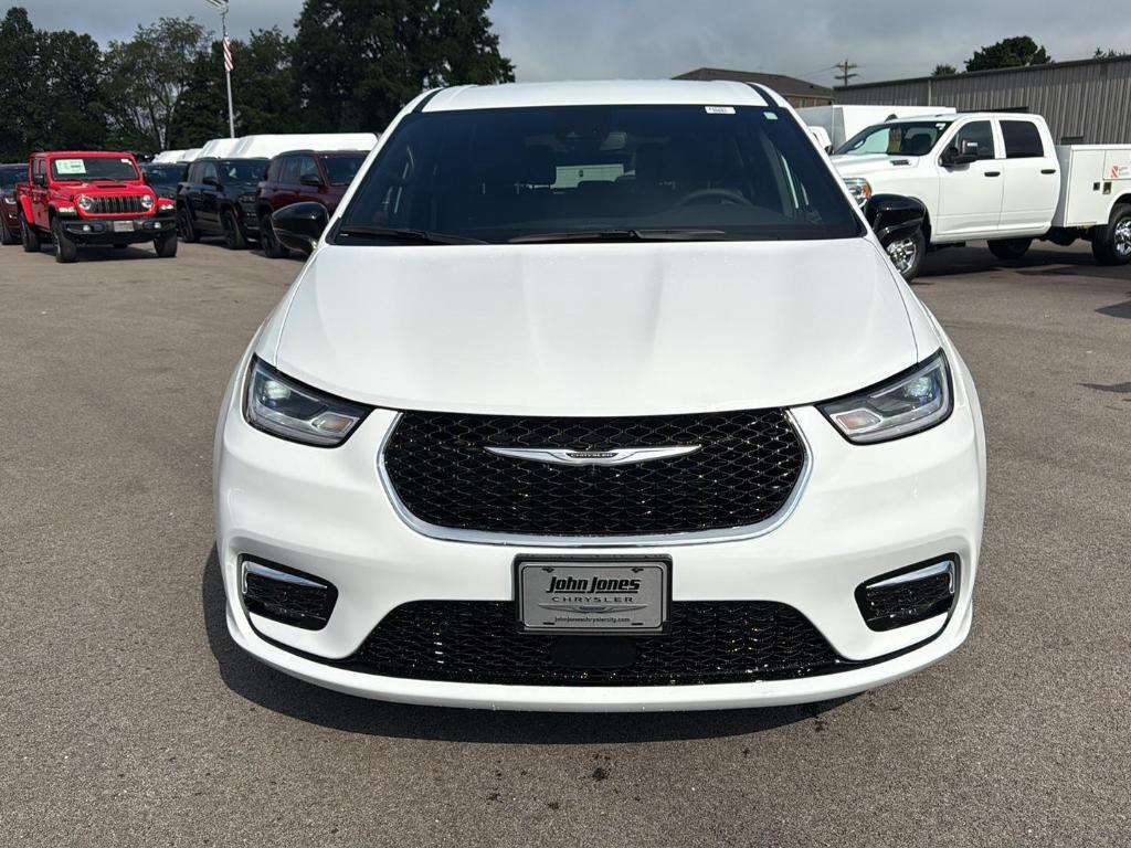 new 2026 Chrysler Pacifica car, priced at $44,935