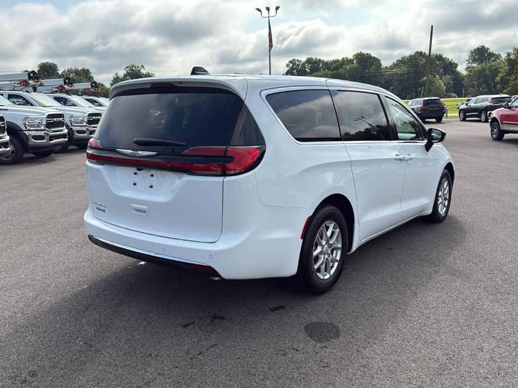 new 2026 Chrysler Pacifica car, priced at $44,935