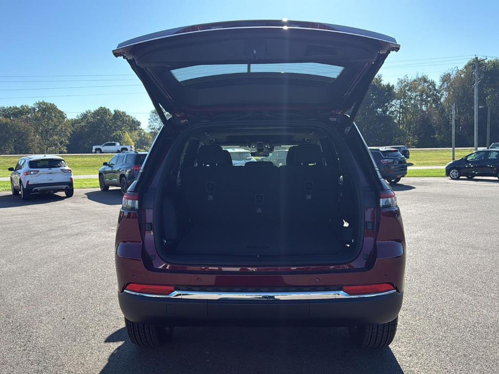 new 2025 Jeep Grand Cherokee car, priced at $38,420