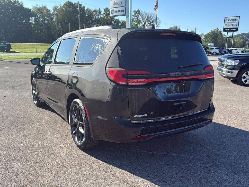 new 2026 Chrysler Pacifica car, priced at $45,915