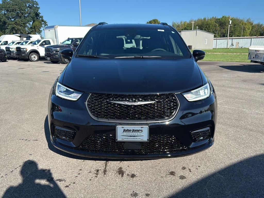 new 2026 Chrysler Pacifica car, priced at $45,915