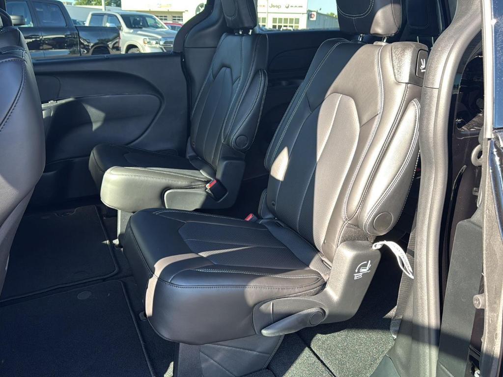 new 2026 Chrysler Pacifica car, priced at $45,915