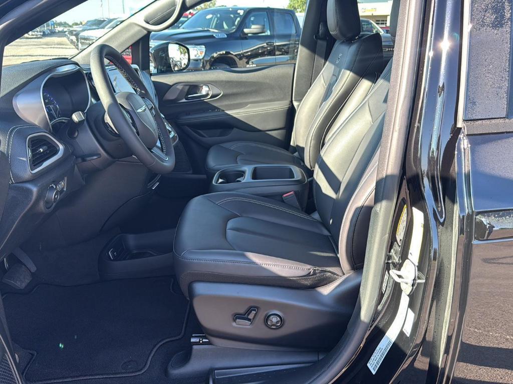 new 2026 Chrysler Pacifica car, priced at $45,915