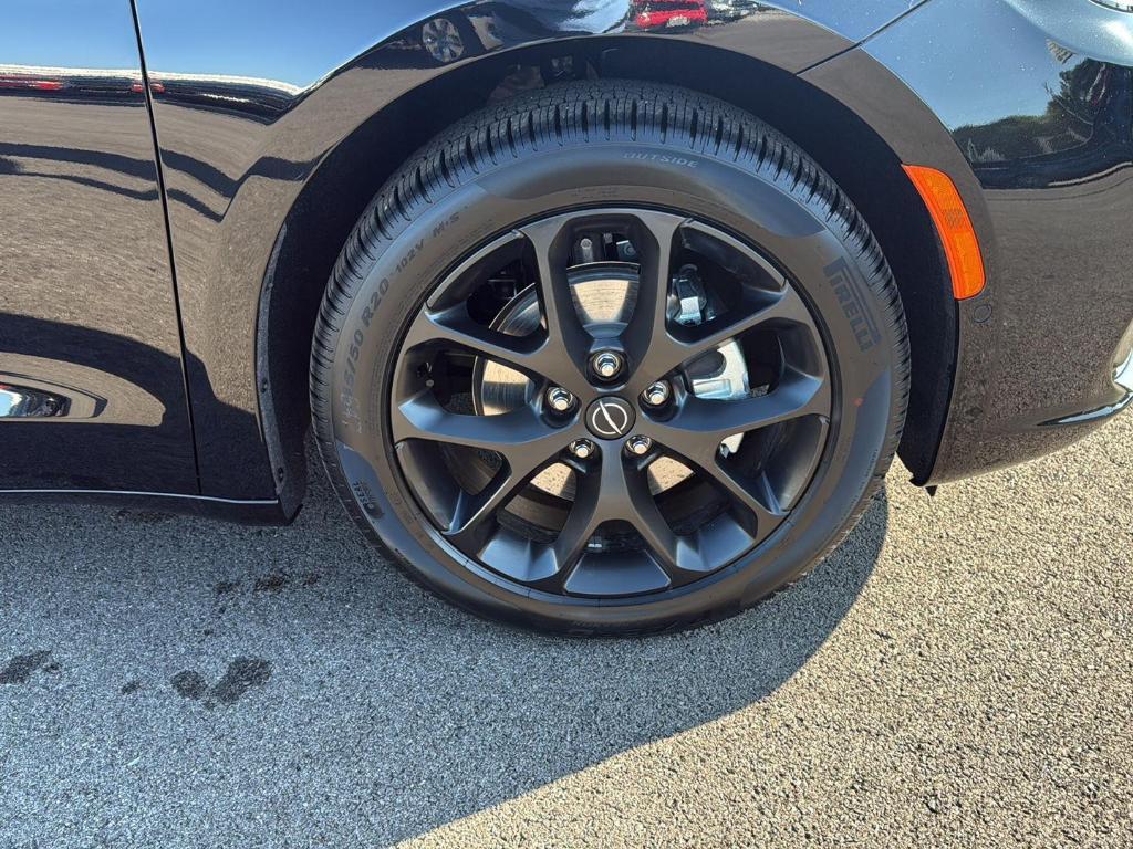 new 2026 Chrysler Pacifica car, priced at $45,915