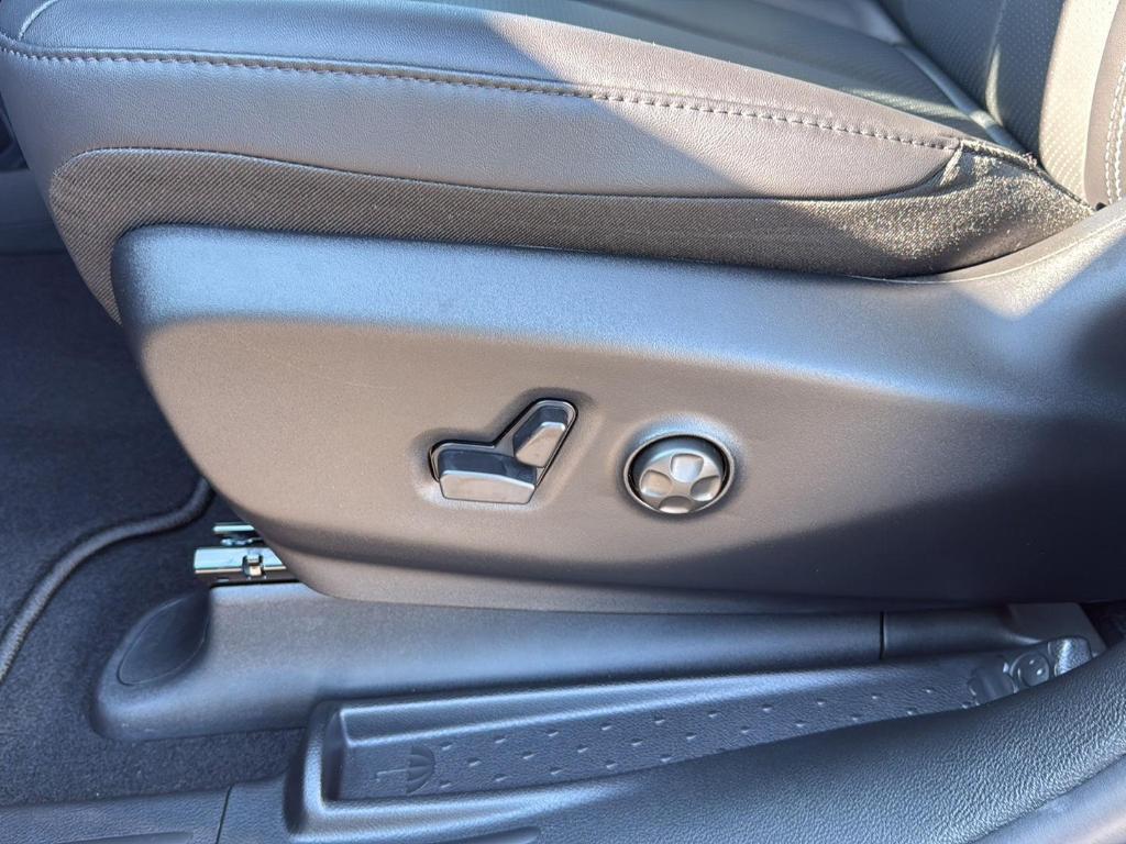 new 2026 Chrysler Pacifica car, priced at $45,915