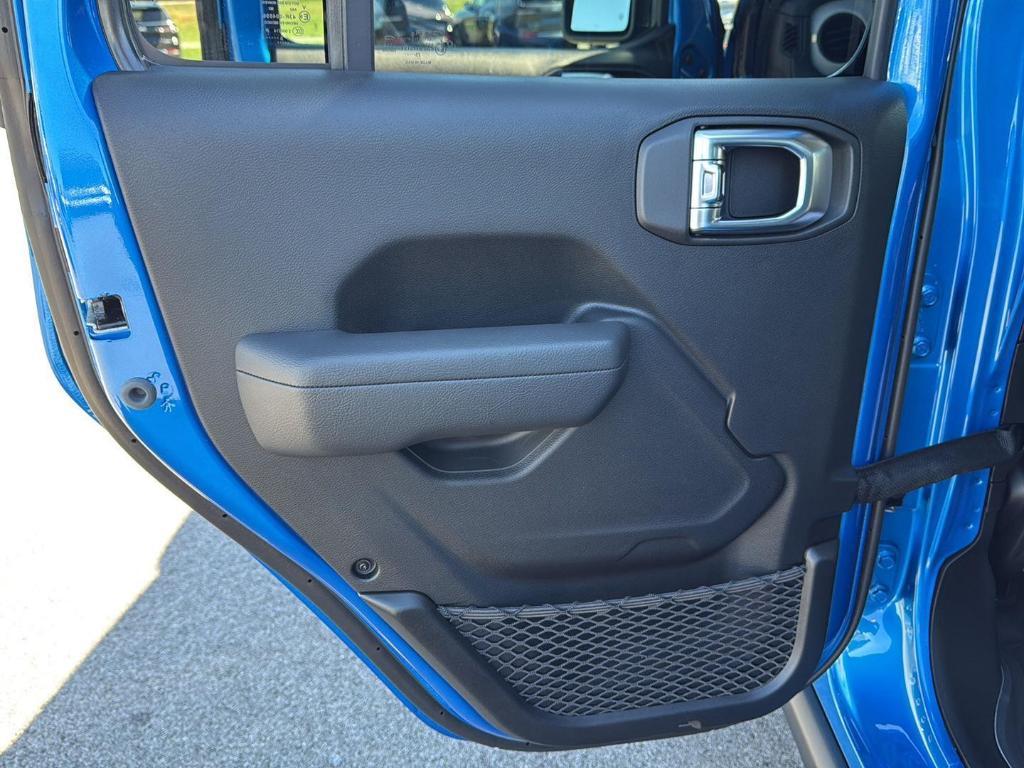 new 2026 Jeep Gladiator car, priced at $53,260