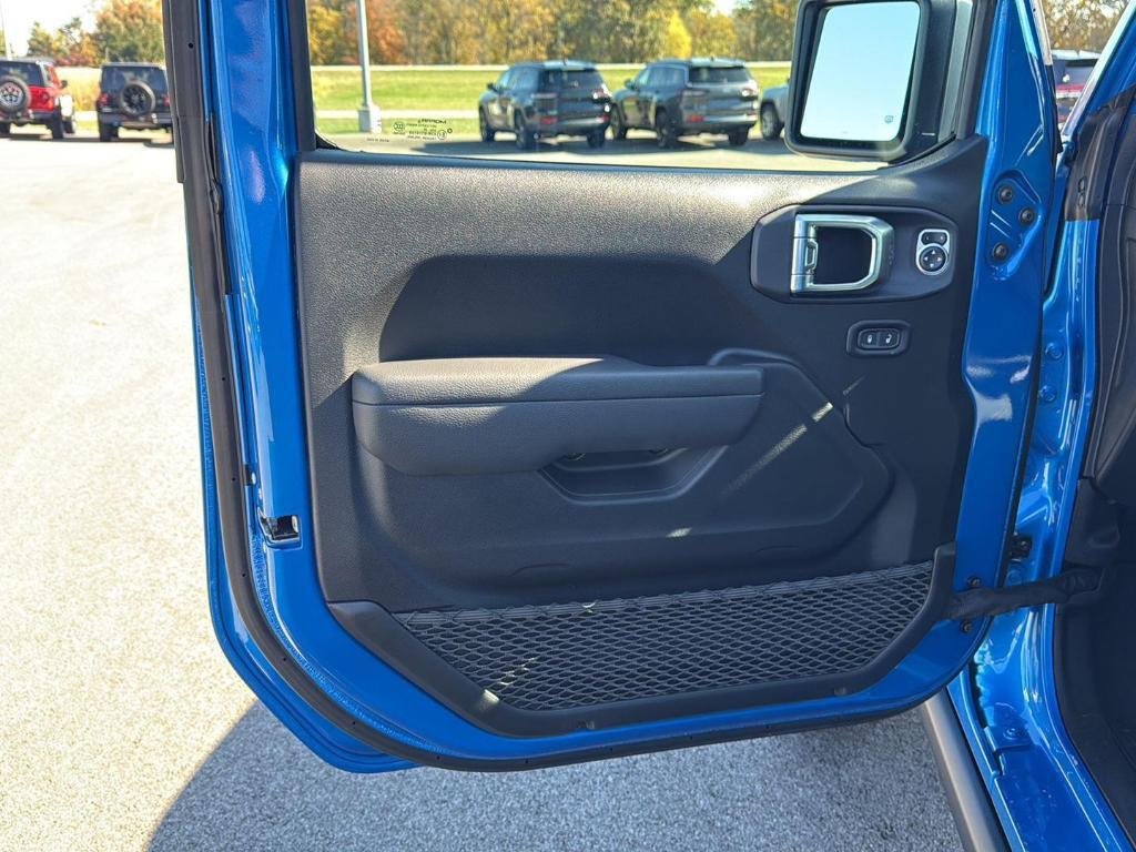 new 2026 Jeep Gladiator car, priced at $53,260