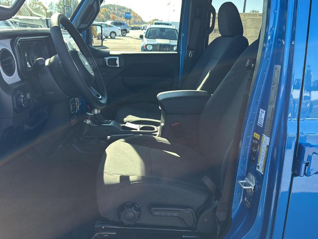 new 2026 Jeep Gladiator car, priced at $53,260