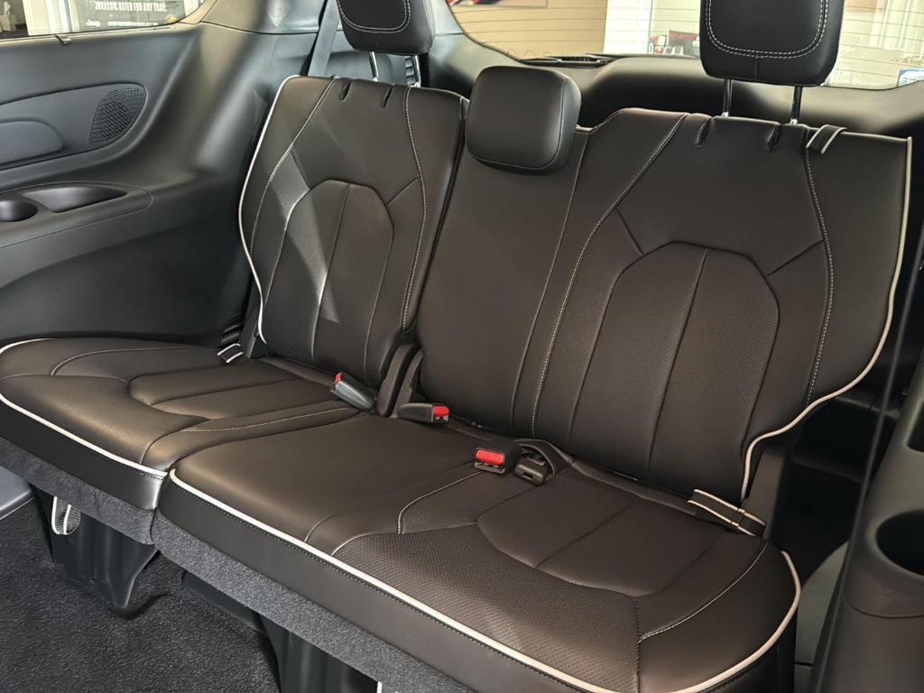 new 2025 Chrysler Pacifica car, priced at $43,917
