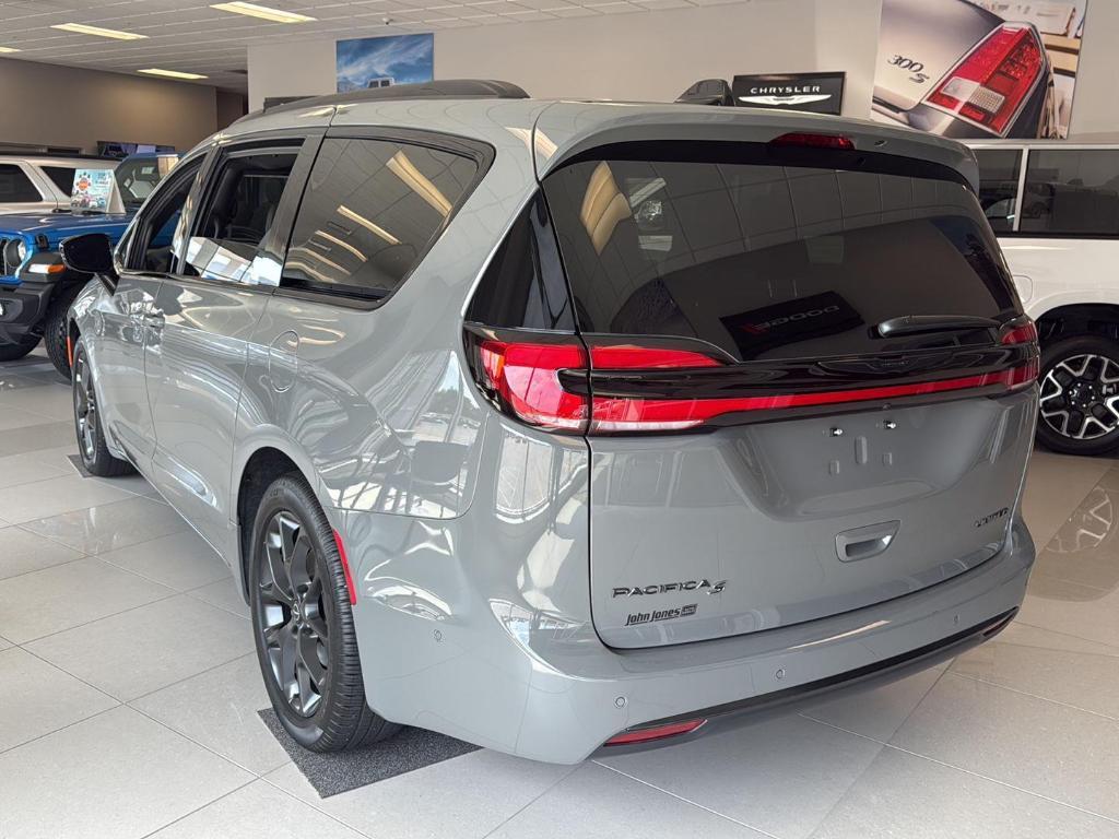 new 2025 Chrysler Pacifica car, priced at $43,917