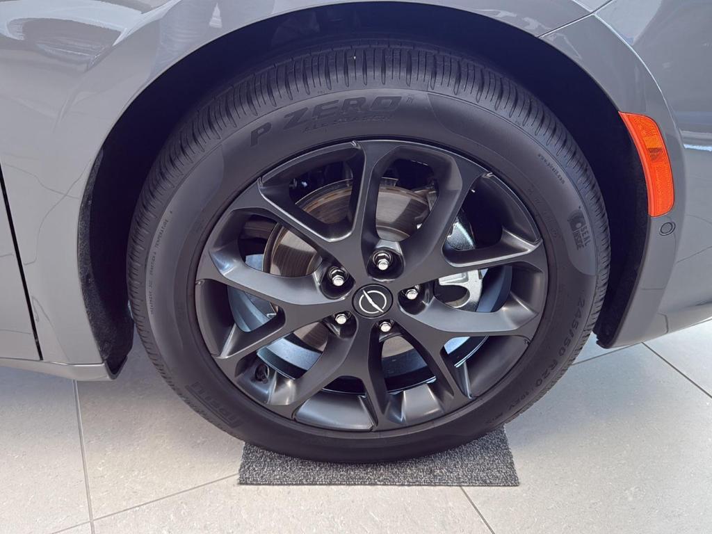 new 2025 Chrysler Pacifica car, priced at $43,917
