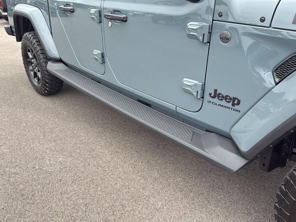 new 2025 Jeep Gladiator car, priced at $46,295