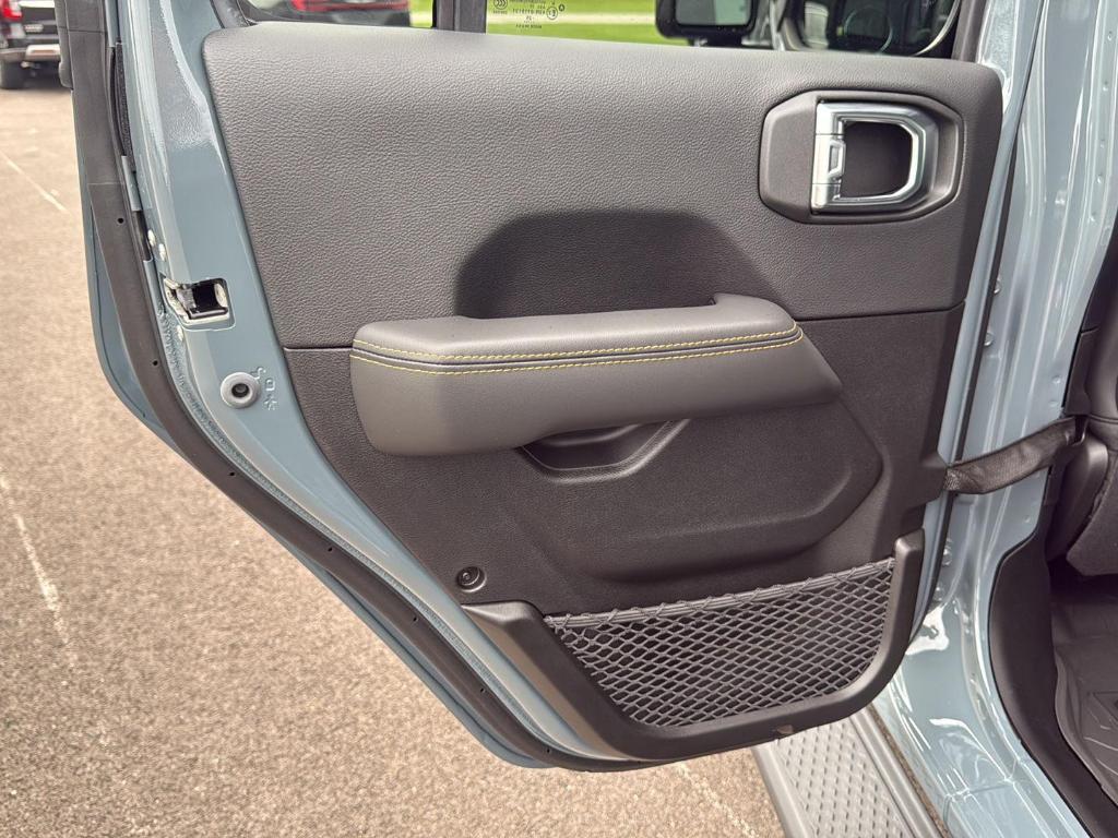 new 2025 Jeep Gladiator car, priced at $46,295