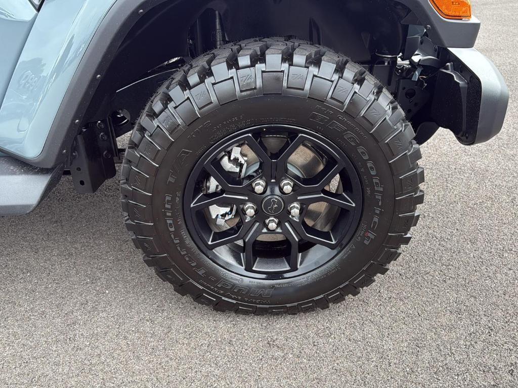 new 2025 Jeep Gladiator car, priced at $46,295